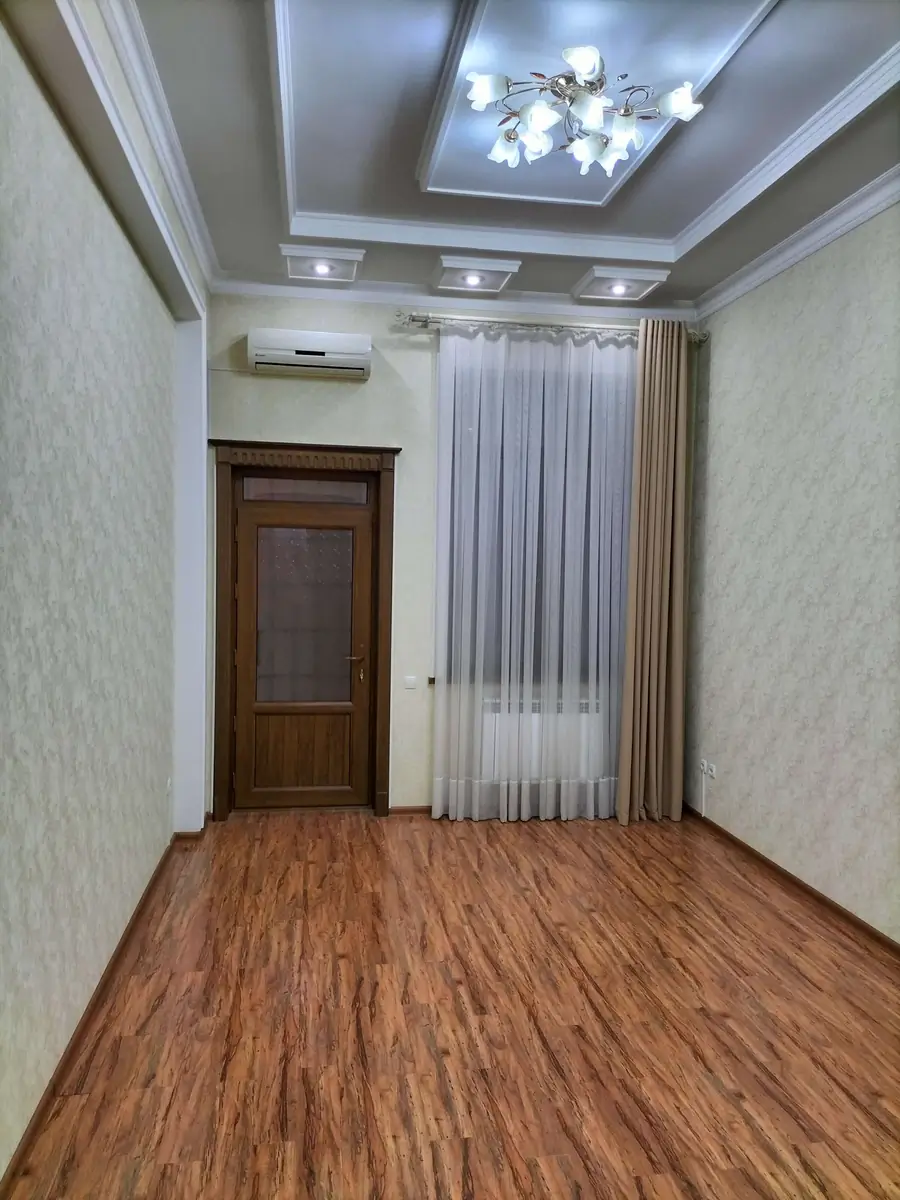 Ijaraga 2 qavatli uy − 200 m²