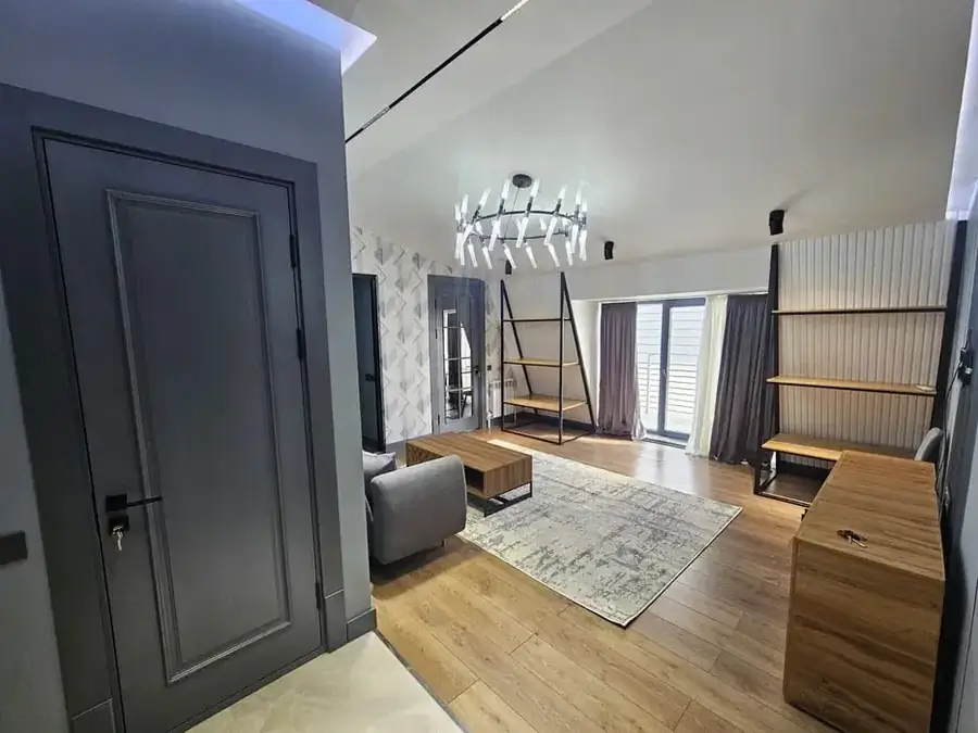 2 xonali kvartira sotiladi − 49 m²