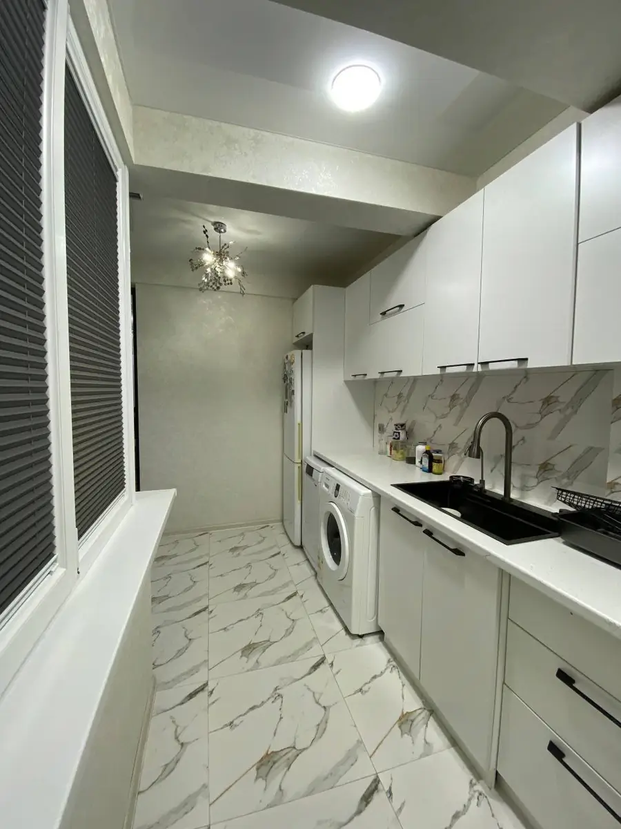 Продается 4-комнатная квартира − 160 м²