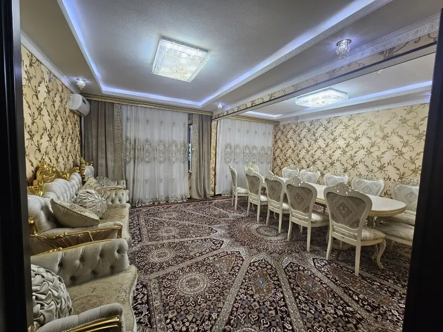 Сдается 4-комнатная квартира − 100 м²