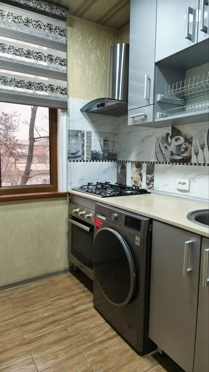 2 xonali kvartira sotiladi − 52 m²