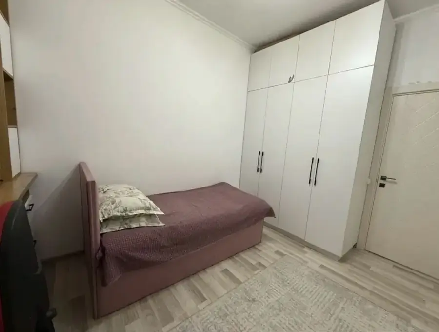 3 xonali kvartira sotiladi − 75 m²