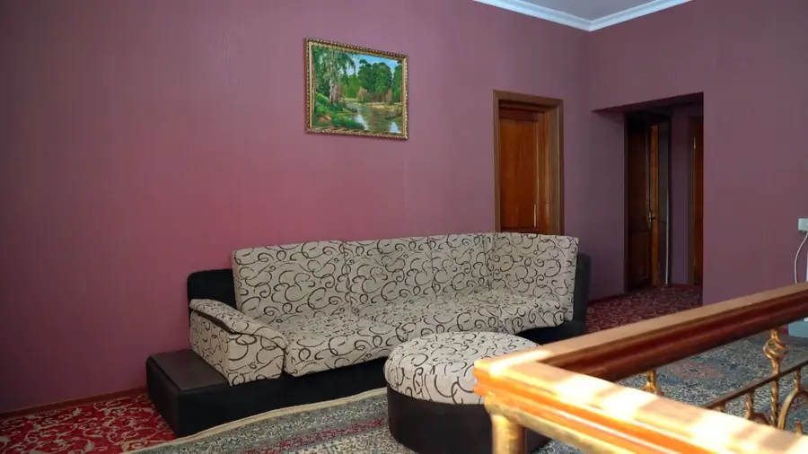 2 qavatli uy sotiladi − 300 m²