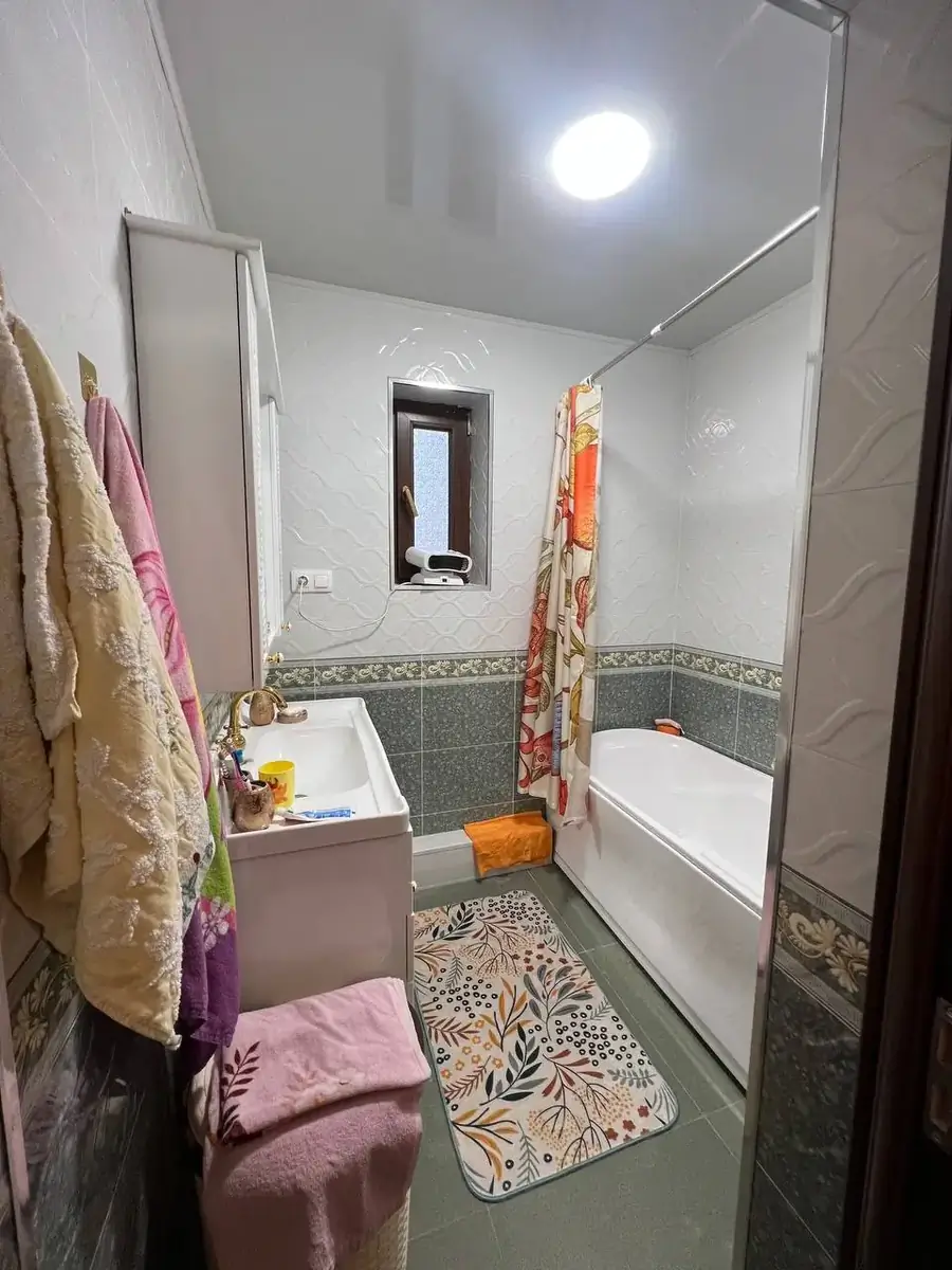 Сдается Более 5-комнатная квартира − 150 м²