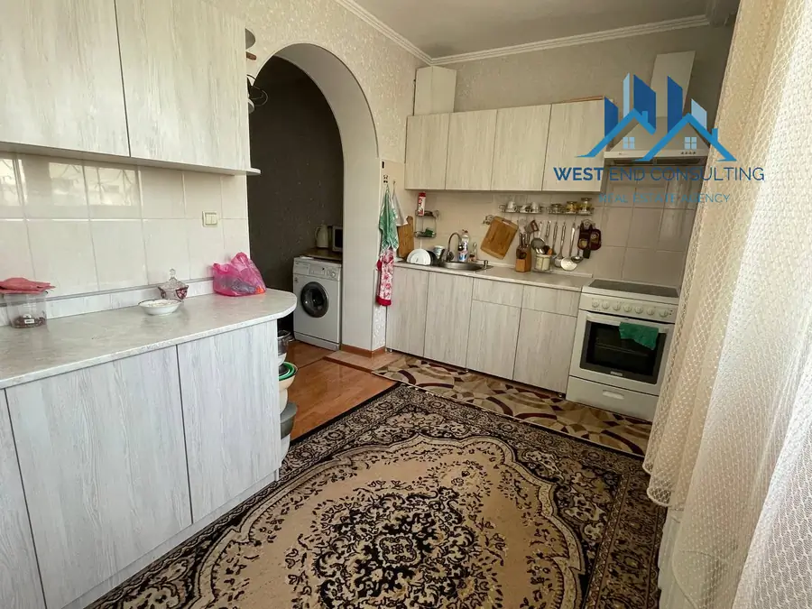 Продается Более 5-комнатная квартира − 160 м²