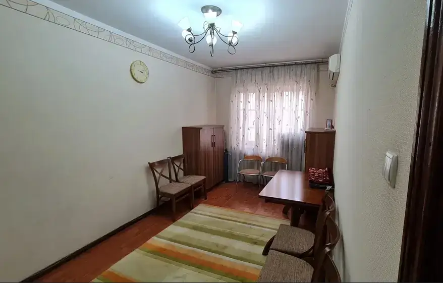 4 xonali kvartira sotiladi − 100 m²
