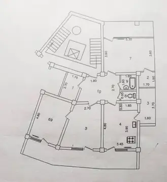 4 xonali kvartira sotiladi − 124 m²