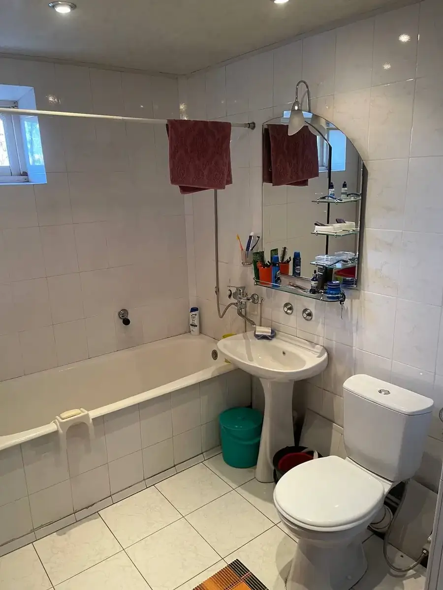 3 xonali kvartira sotiladi − 70 m²