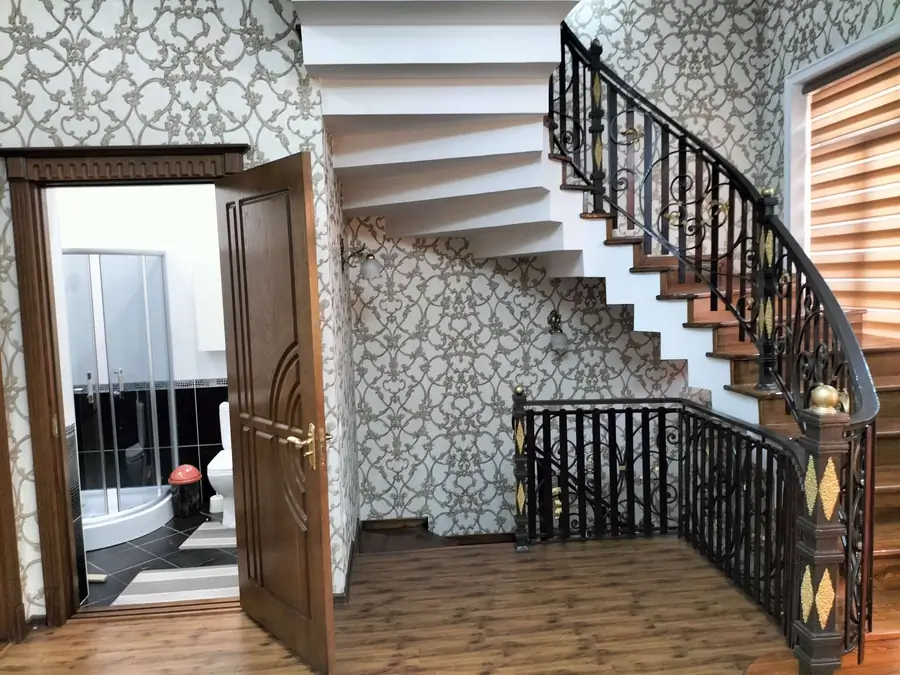 Ijaraga 2 qavatli uy − 200 m²