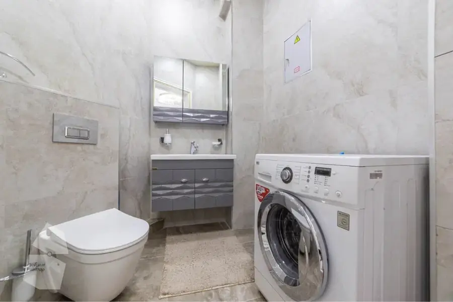 Продается 3-комнатная квартира − 130 м²