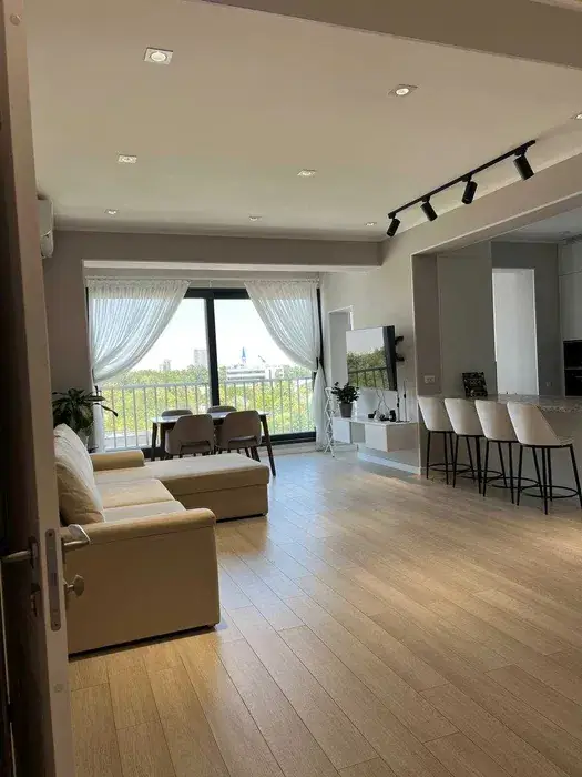 3 xonali kvartira sotiladi − 119 m²