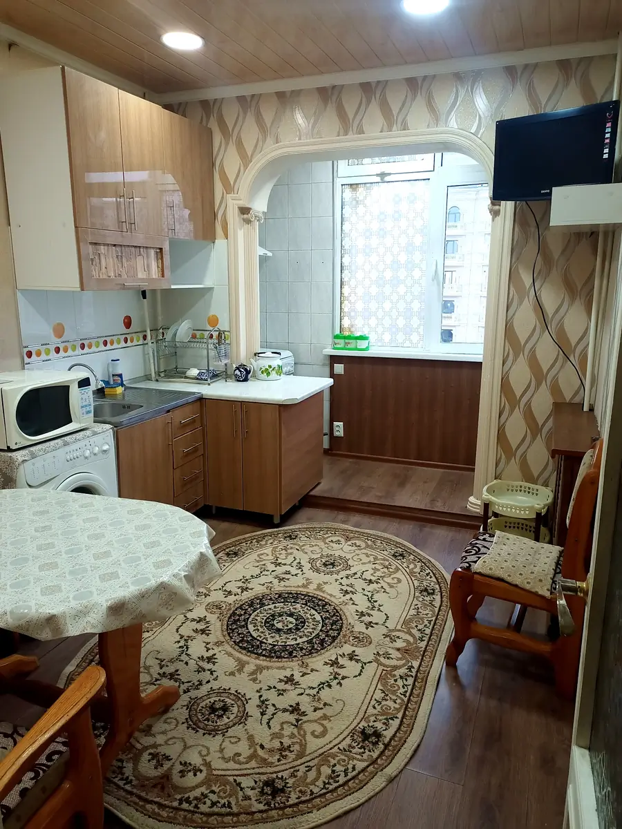 Сдается 4-комнатная квартира − 145 м²