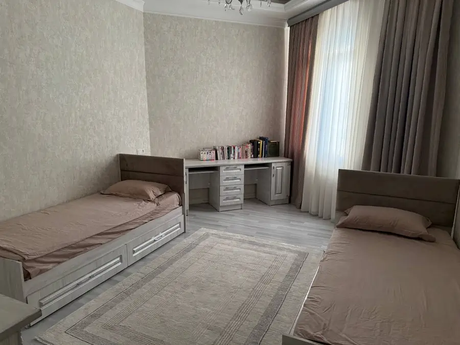 3 xonali kvartira sotiladi − 116 m²