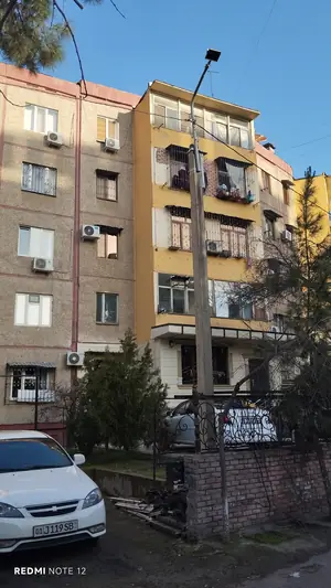 4 xonali kvartira sotiladi − 96 m²