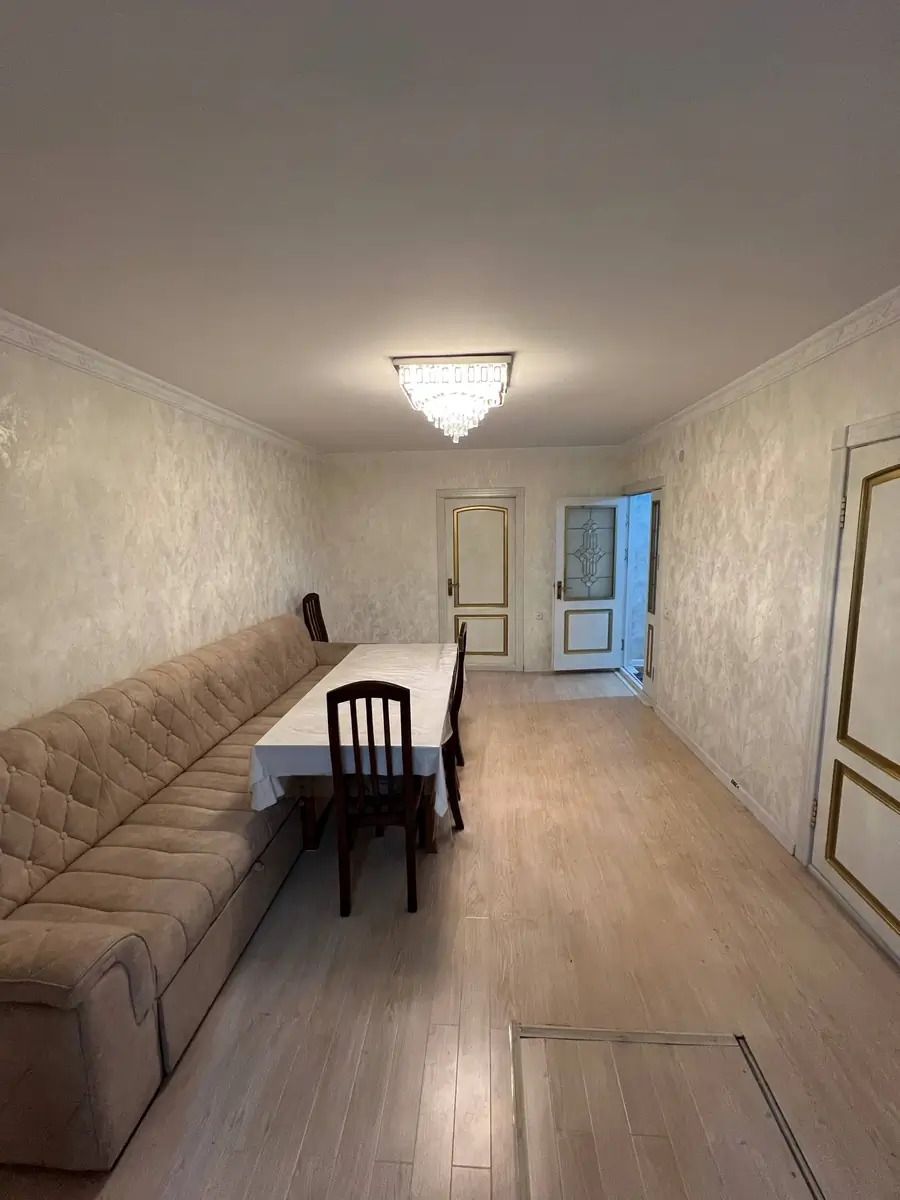 2 xonali kvartira sotiladi − 52 m²