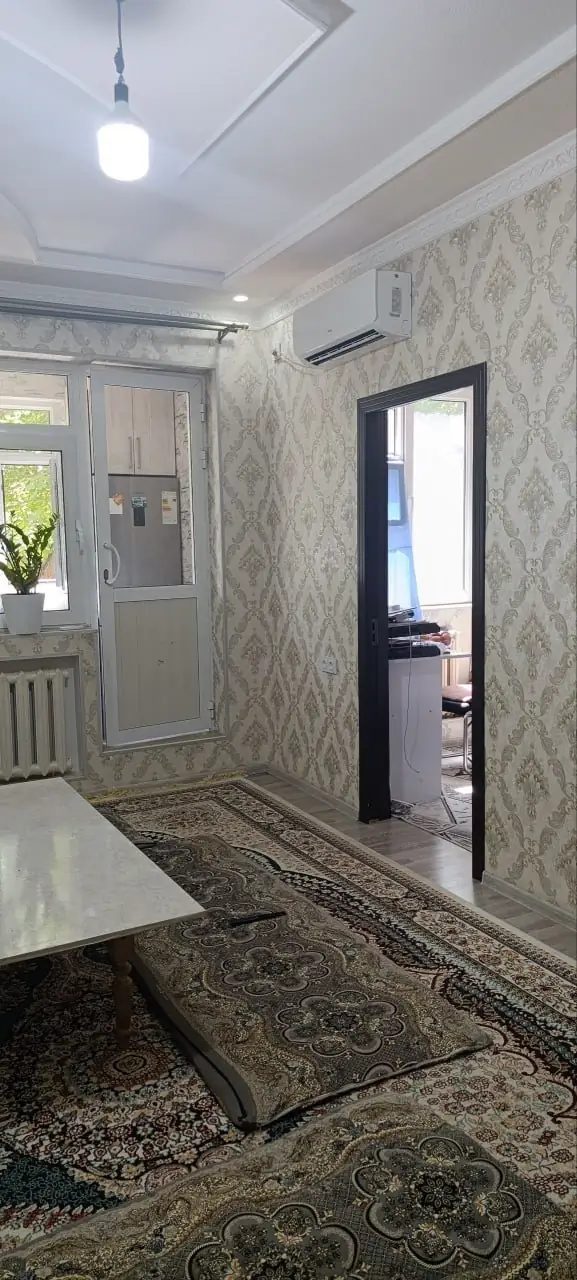 3 xonali kvartira sotiladi − 50 m²