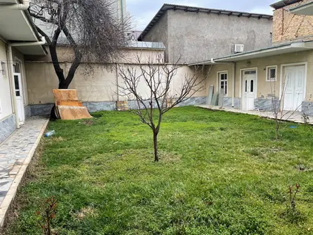 1 qavatli uy − 400 m², 6 sot. 