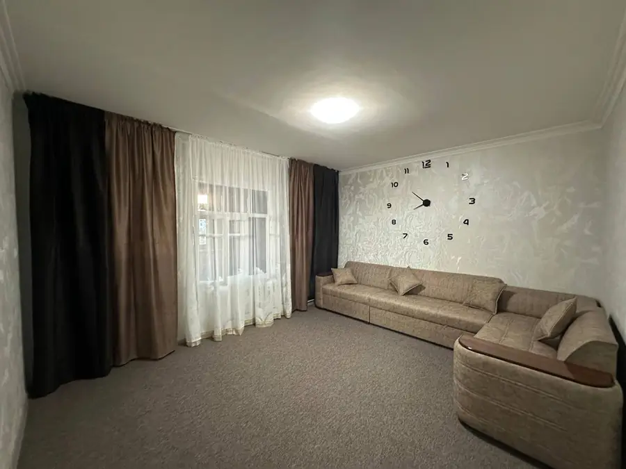 2 xonali kvartira sotiladi − 58 m²