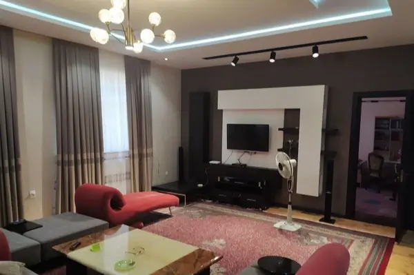 2-этажный дом − 400 м², 8 сот.