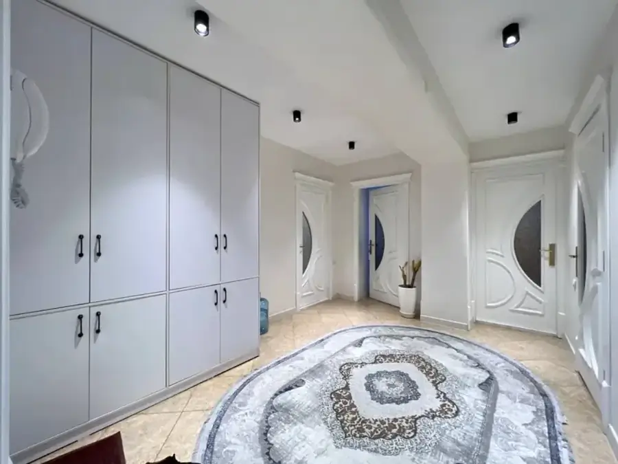 2 xonali kvartira sotiladi − 107 m²