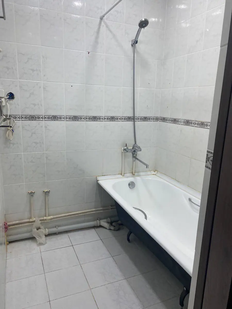 4 xonali kvartira sotiladi − 92 m²