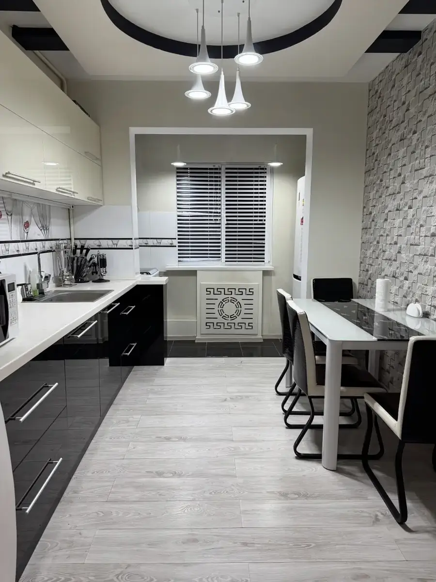 Сдается 2-комнатная квартира − 59 м²