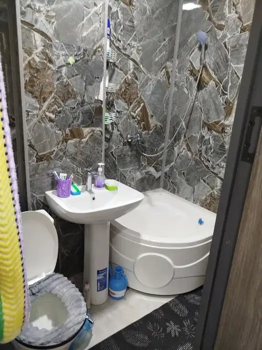 2 xonali kvartira sotiladi − 42 m²