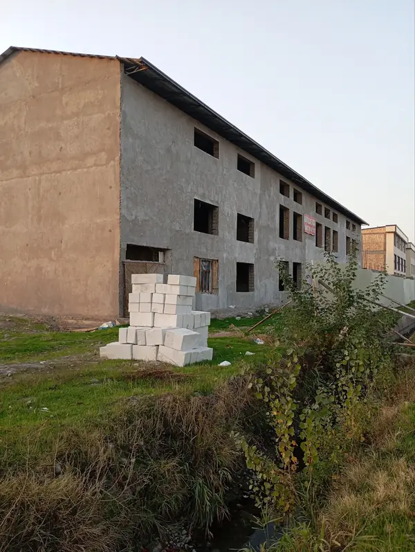 Savdo-sotiq maydoni − 1300 m², 2/2 qavat