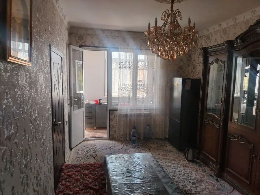 Продается Более 5-комнатная квартира − 80 м²