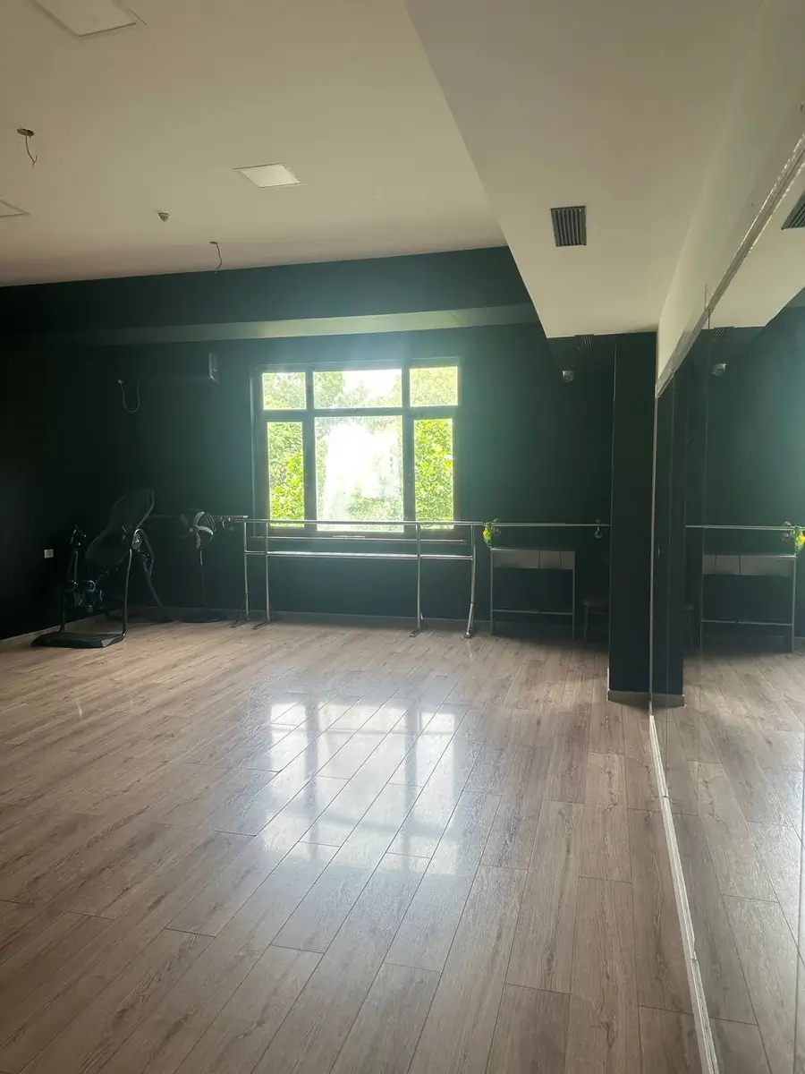 Ijaraga ofis − 200 m²
