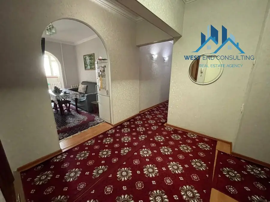 Продается Более 5-комнатная квартира − 160 м²