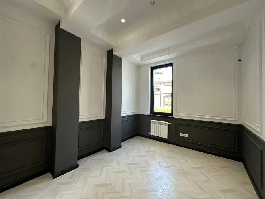 Ofis sotiladi − 1000 m²