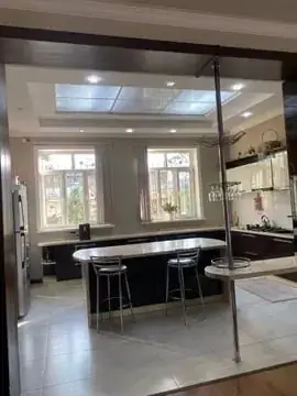 Ijaraga 2 qavatli uy − 1200 m²