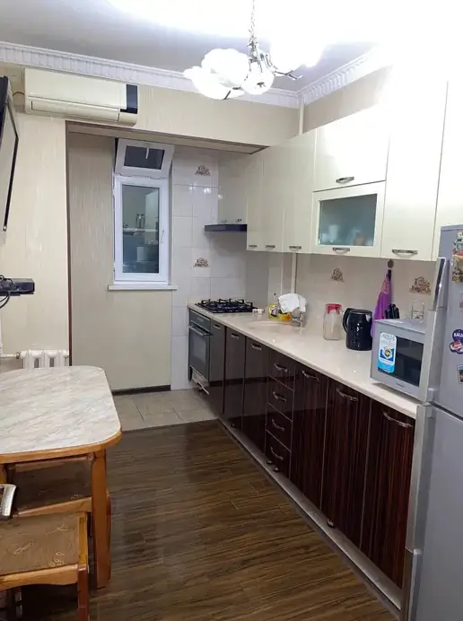 3 xonali kvartira sotiladi − 75 m²
