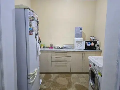 4 xonali kvartira sotiladi − 80 m²