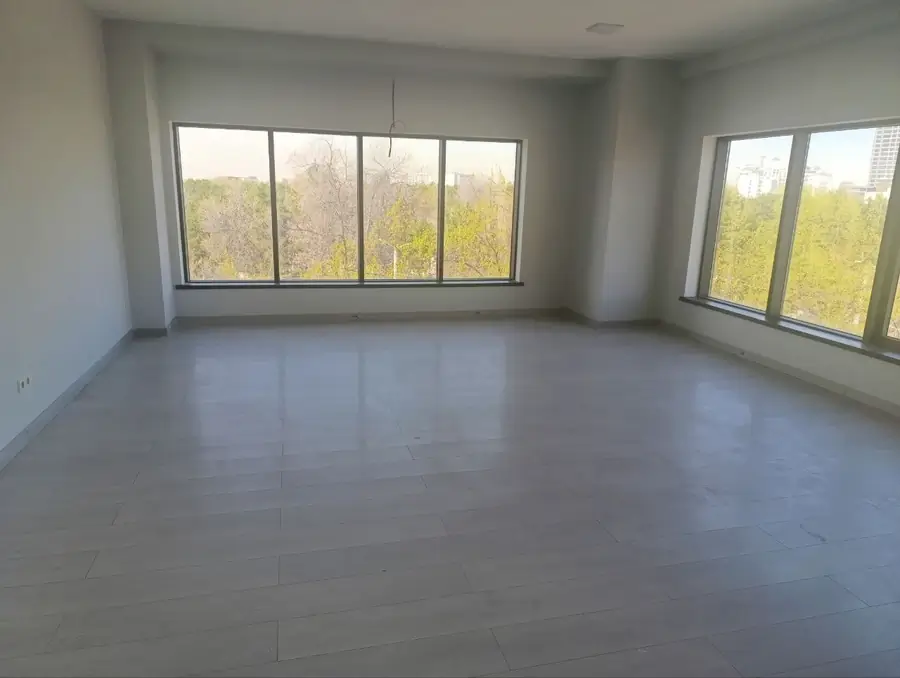 Ijaraga ofis − 300 m²
