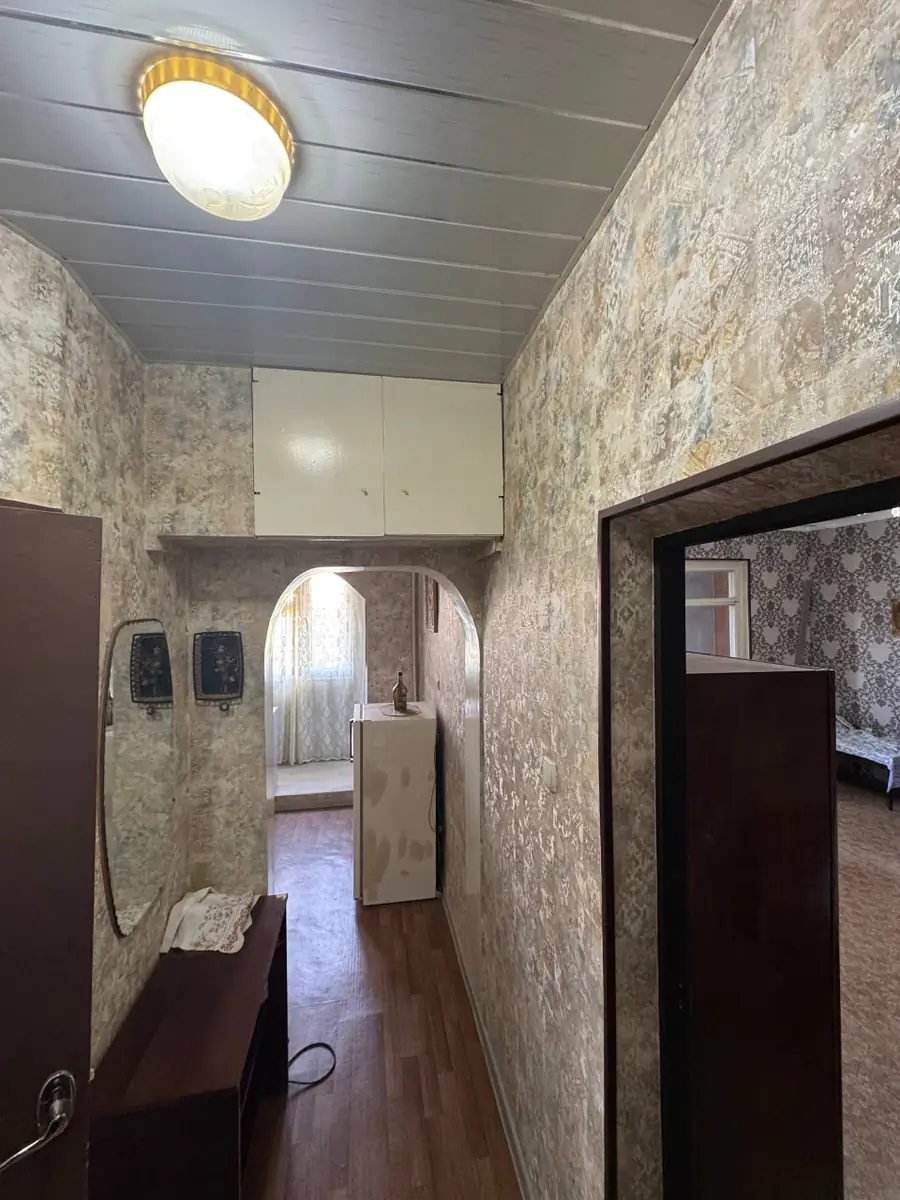 1 xonali kvartira sotiladi − 42 m²