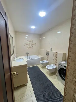 3 qavatli uy sotiladi − 300 m²