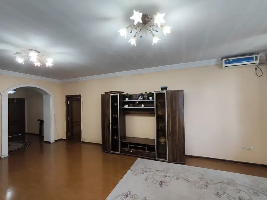 2 qavatli uy sotiladi − 3.7 m²