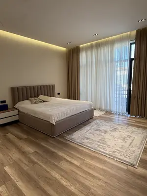 3 qavatli uy sotiladi − 425 m²