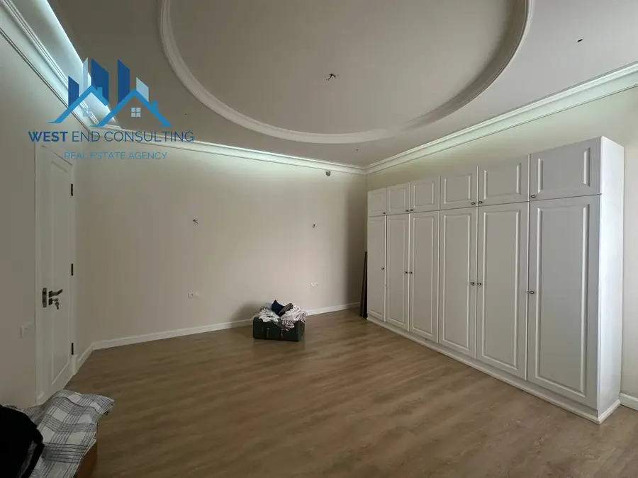 3 qavatli uy sotiladi − 400 m²