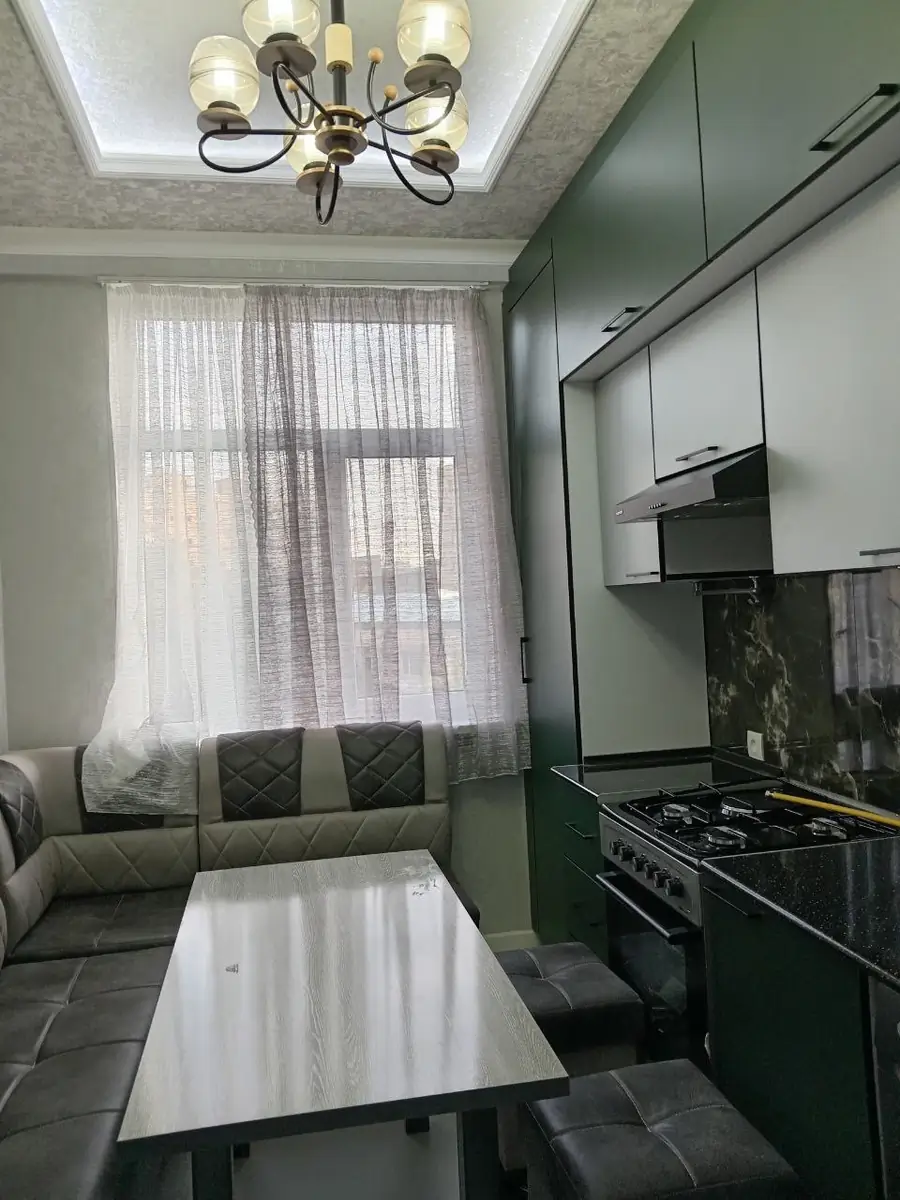 Сдается 2-комнатная квартира − 57 м²