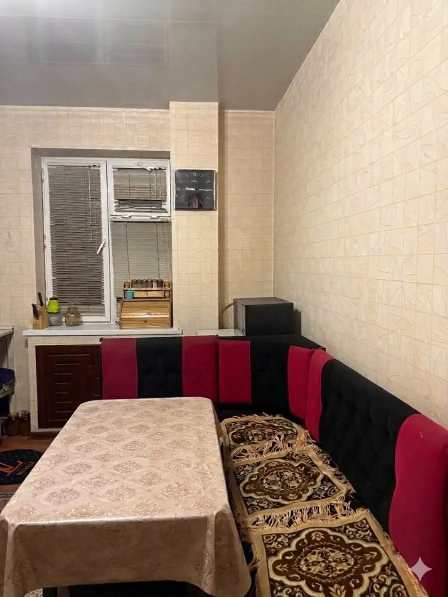 Продается 4-комнатная квартира − 112 м²
