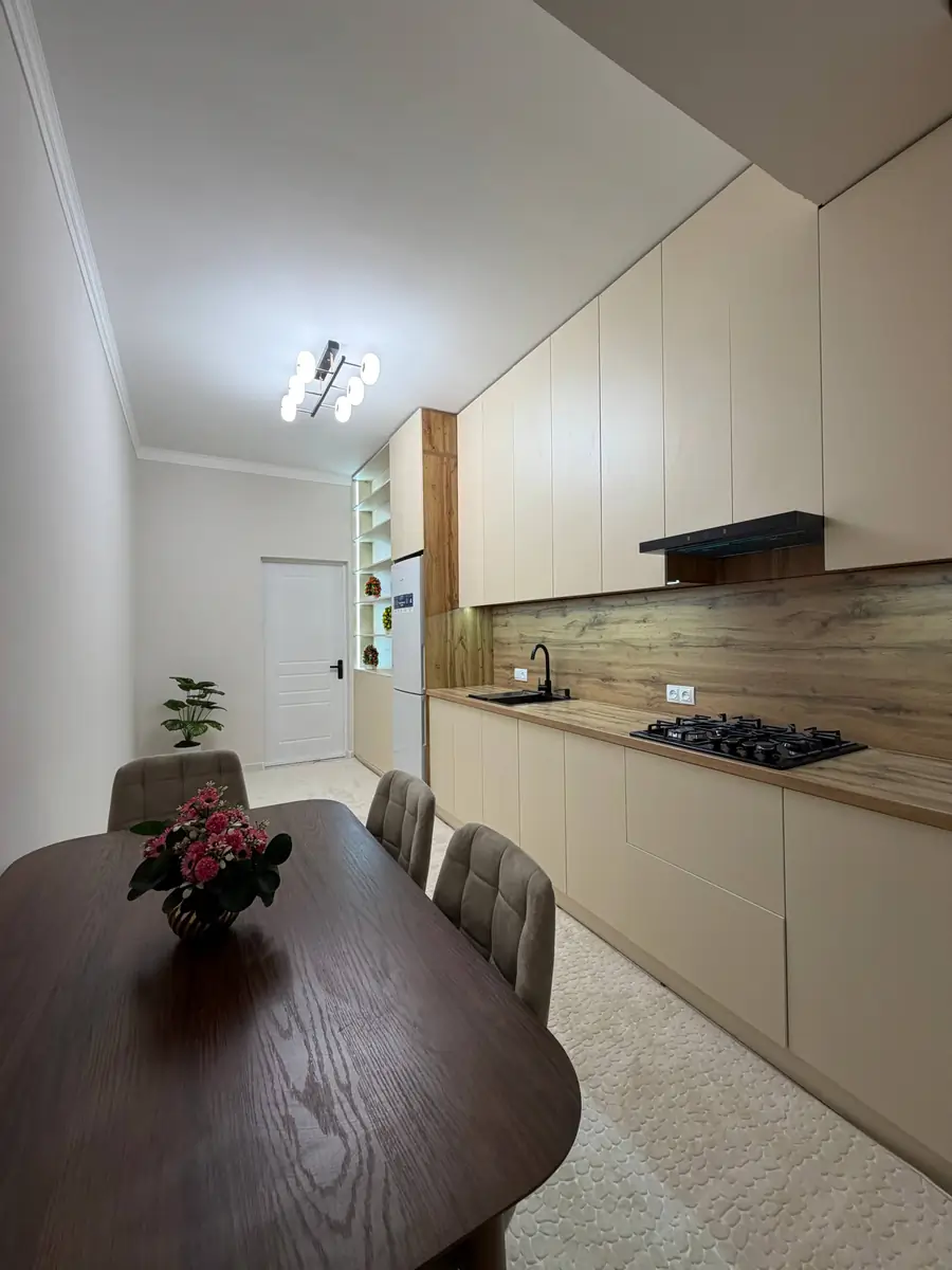 Продается 2-комнатная квартира − 80 м²