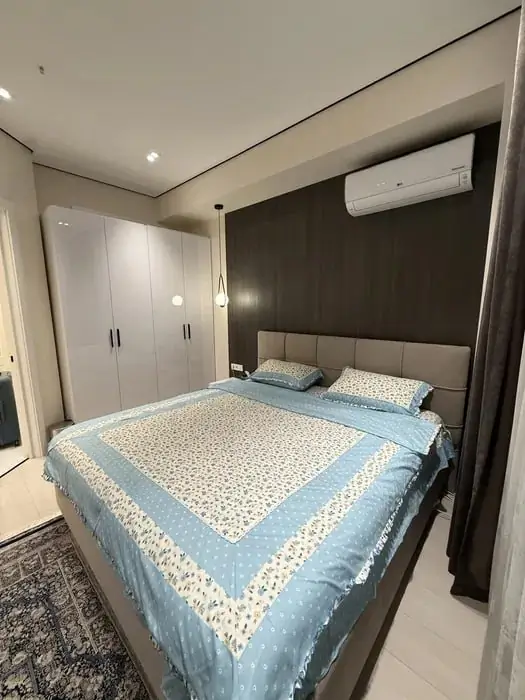 Сдается 2-комнатная квартира − 72 м²