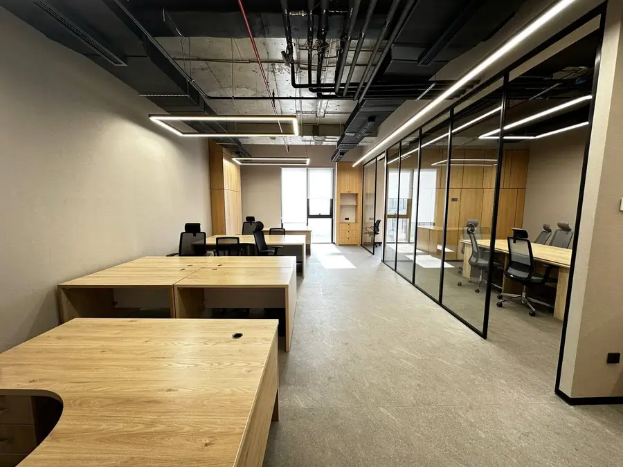 Ijaraga ofis − 99 m²