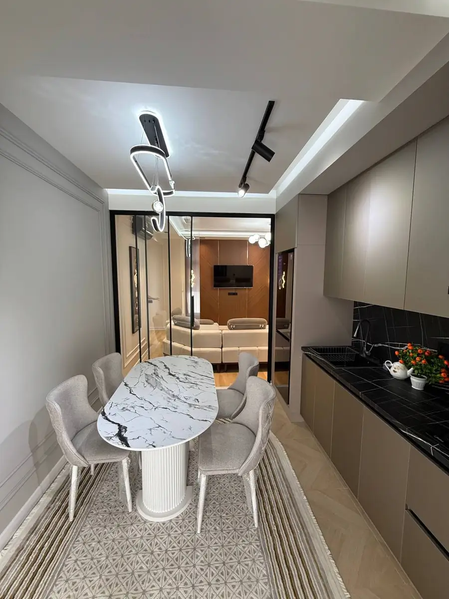 Сдается 3-комнатная квартира − 90 м²
