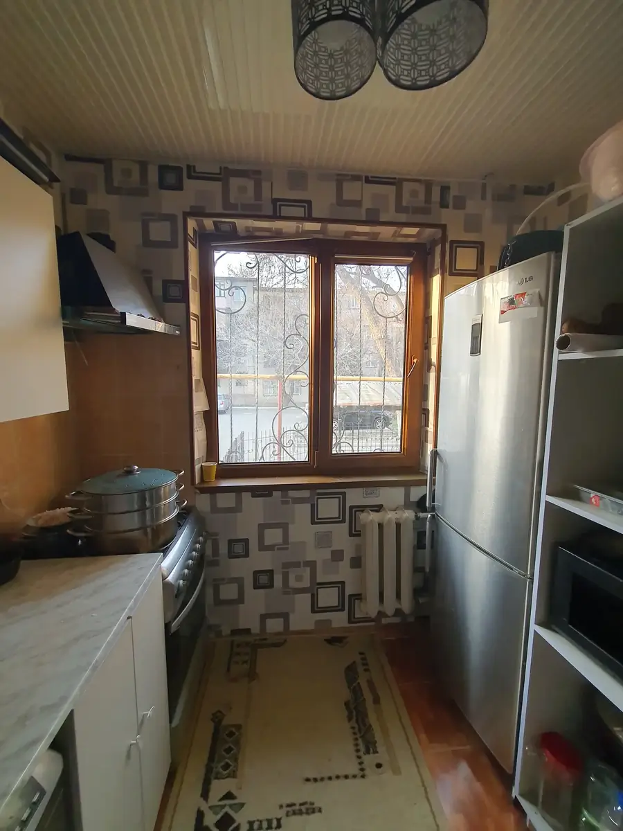 Продается 3-комнатная квартира − 60 м²