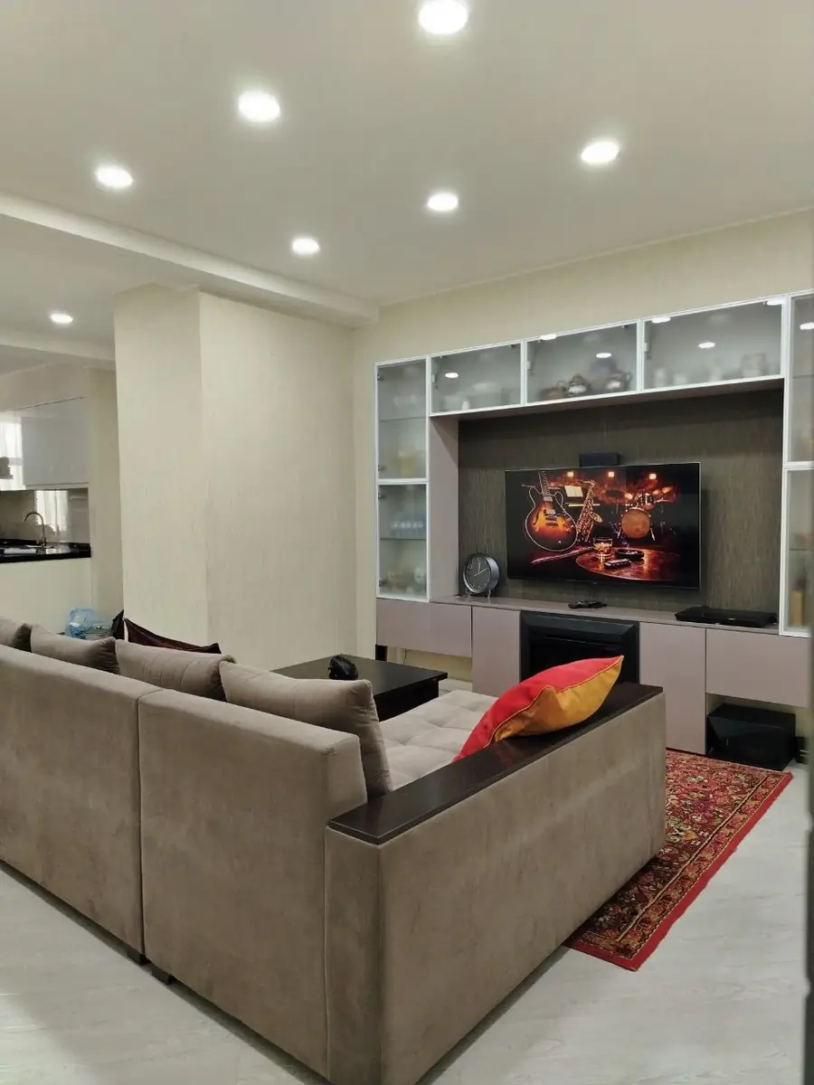 Продается 4-комнатная квартира − 107 м²