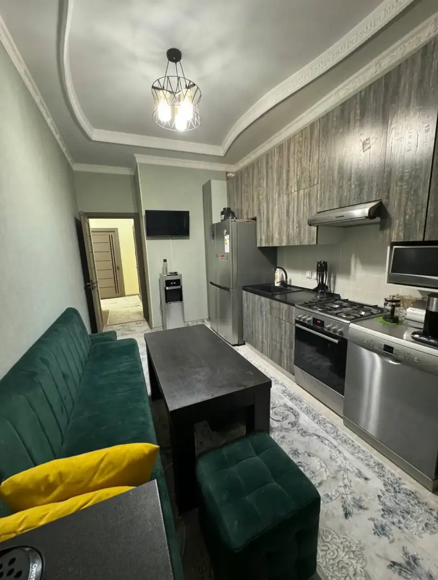 Продается 3-комнатная квартира − 90 м²